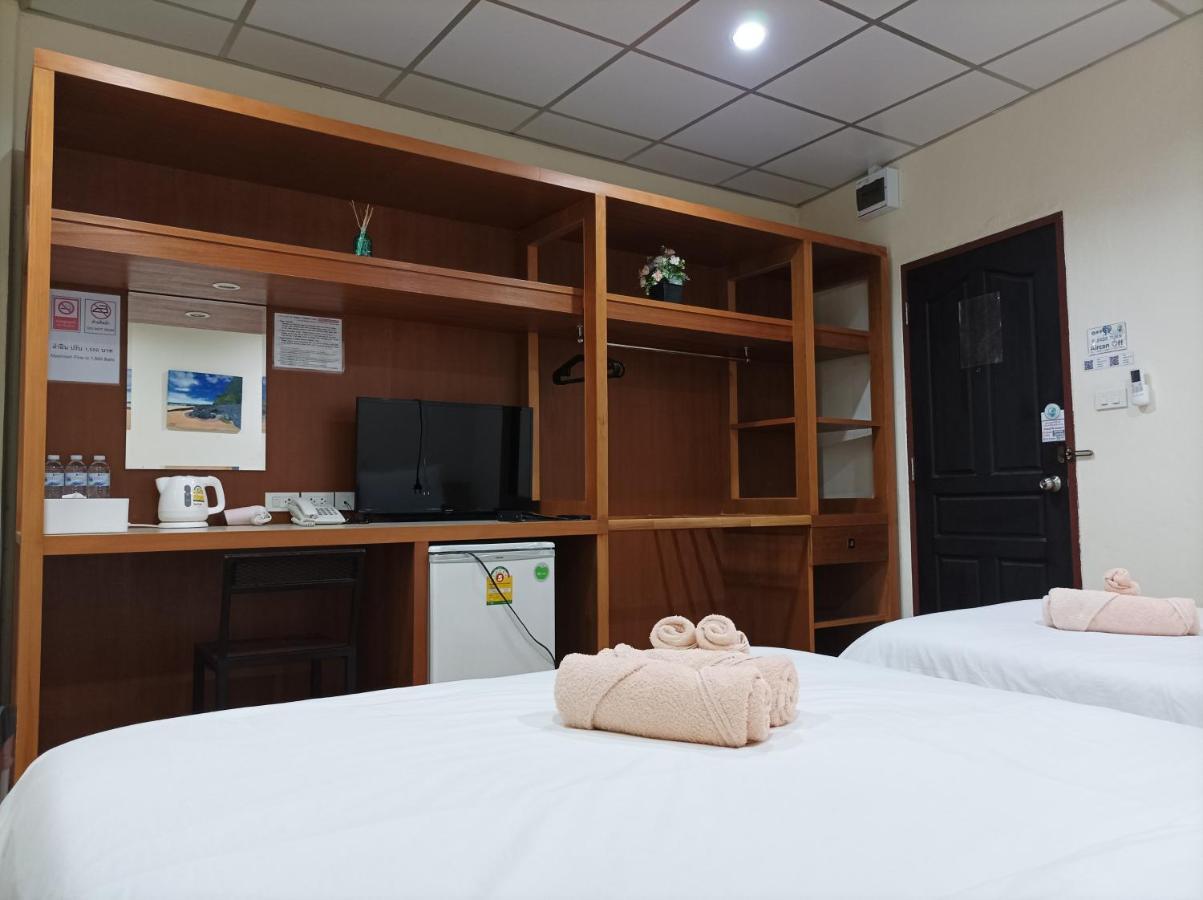 Double D Rooms & Cafe Bangkok Buitenkant foto