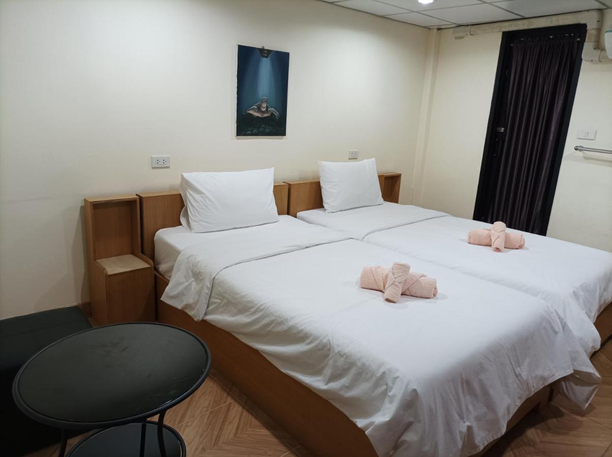 Double D Rooms & Cafe Bangkok Buitenkant foto
