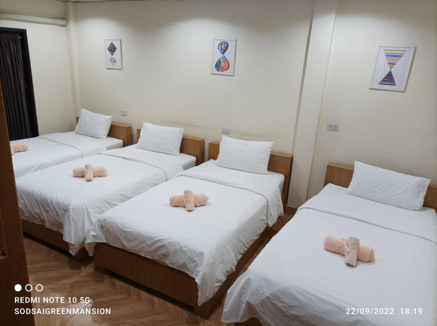 Double D Rooms & Cafe Bangkok Buitenkant foto
