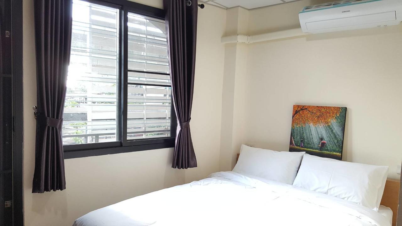 Double D Rooms & Cafe Bangkok Buitenkant foto