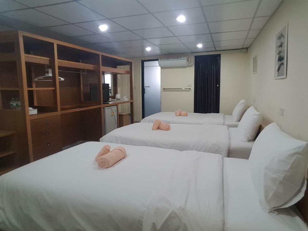 Double D Rooms & Cafe Bangkok Buitenkant foto