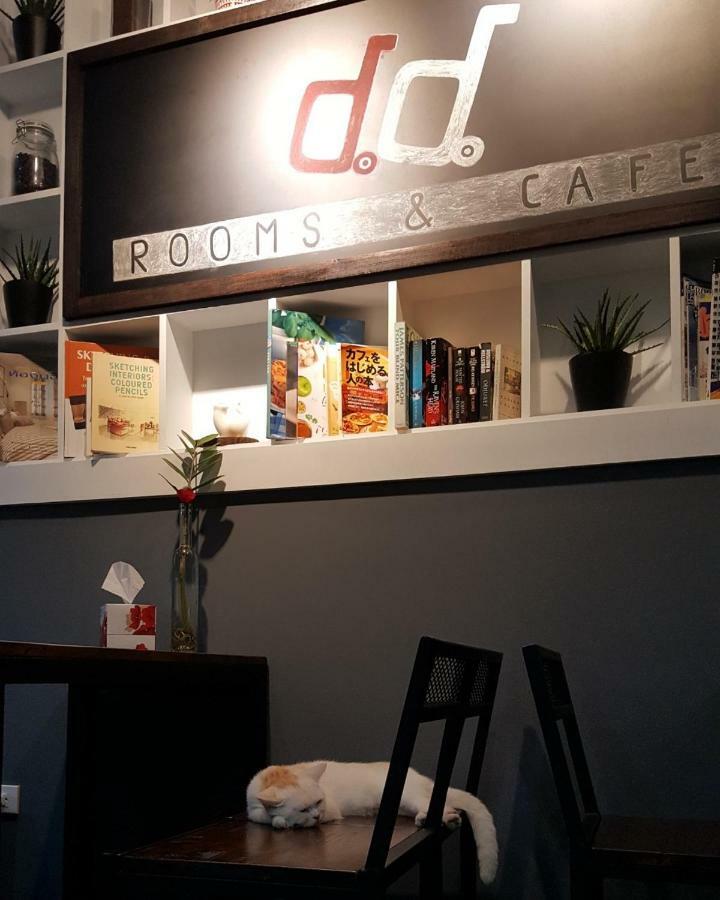 Double D Rooms & Cafe Bangkok Buitenkant foto